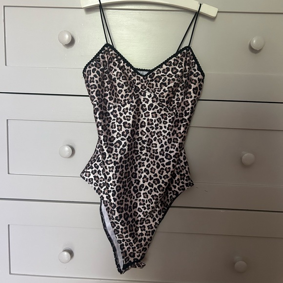 Cheetah print bodysuit - Picture 1 of 3